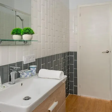 Апартаменты Seabreezegetaway Oldtownliving Фуэнхирола